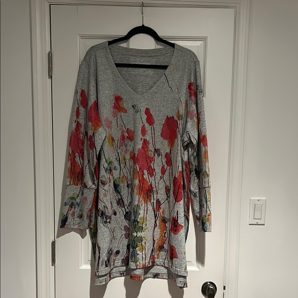 Soft Surroundings Poppy Floral Field Gray V-Neck Top (3X)